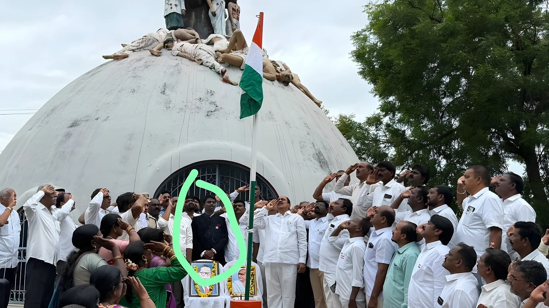 స్వాతంత్ర్య వేడుకల్లో మున్సిపల్ అధికారుల తీరుపై విమర్శలు