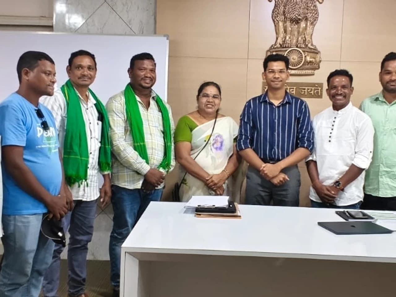 సబ్ కలెక్టర్ కు ఆదివాసీ ప్రెస్ క్లబ్ శుభాకాంక్షలు!