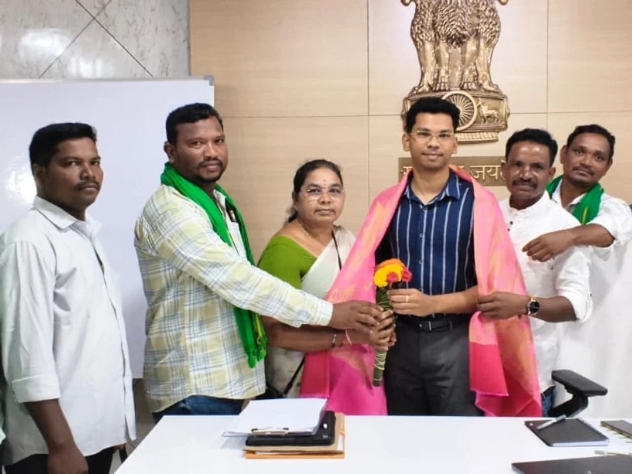 సబ్ కలెక్టర్ కు ఆదివాసీ ప్రెస్ క్లబ్ శుభాకాంక్షలు!