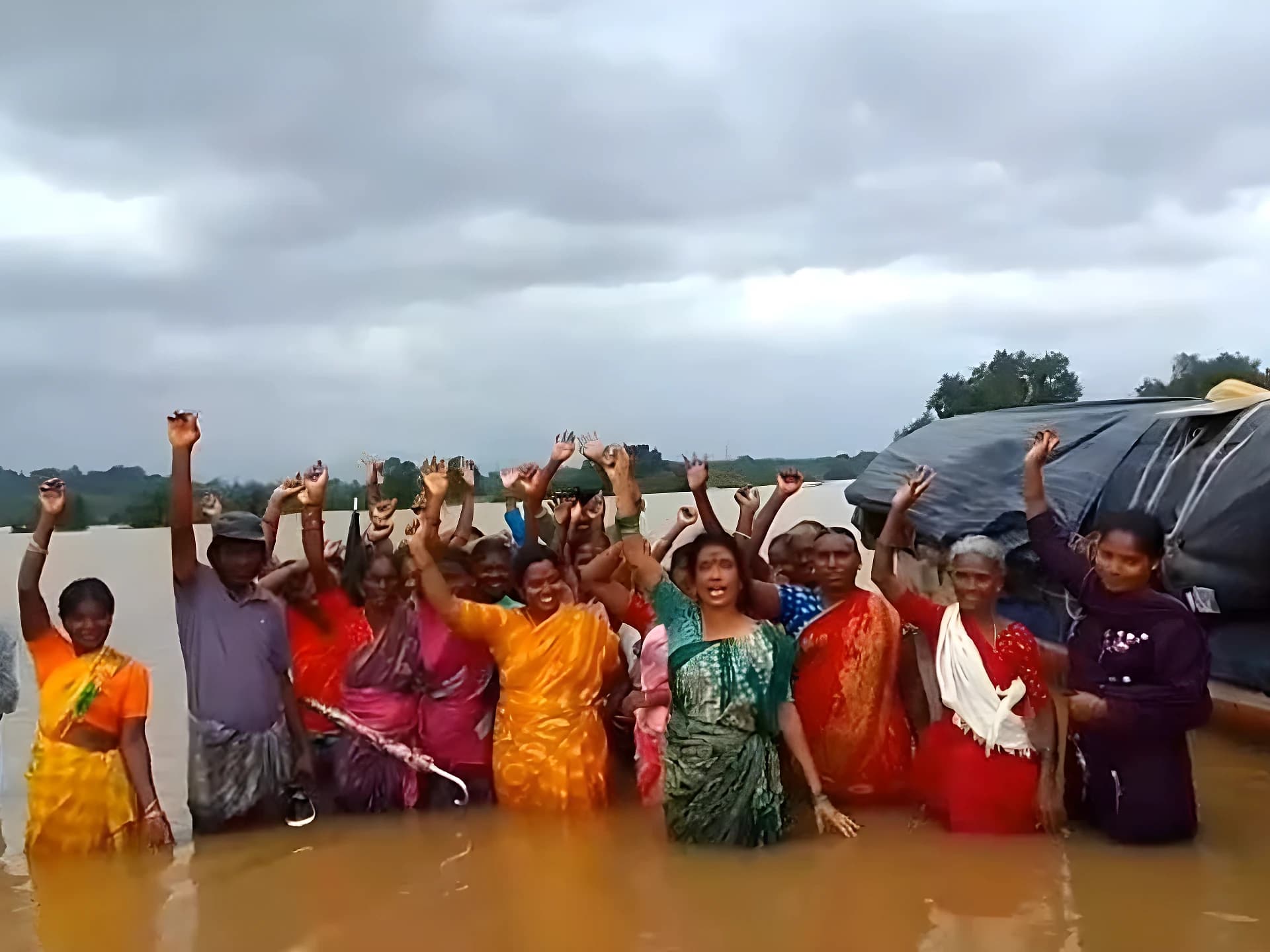 వరద నీటిలో ఆందోళన.. గ్రామాలు ముంపులోకి!