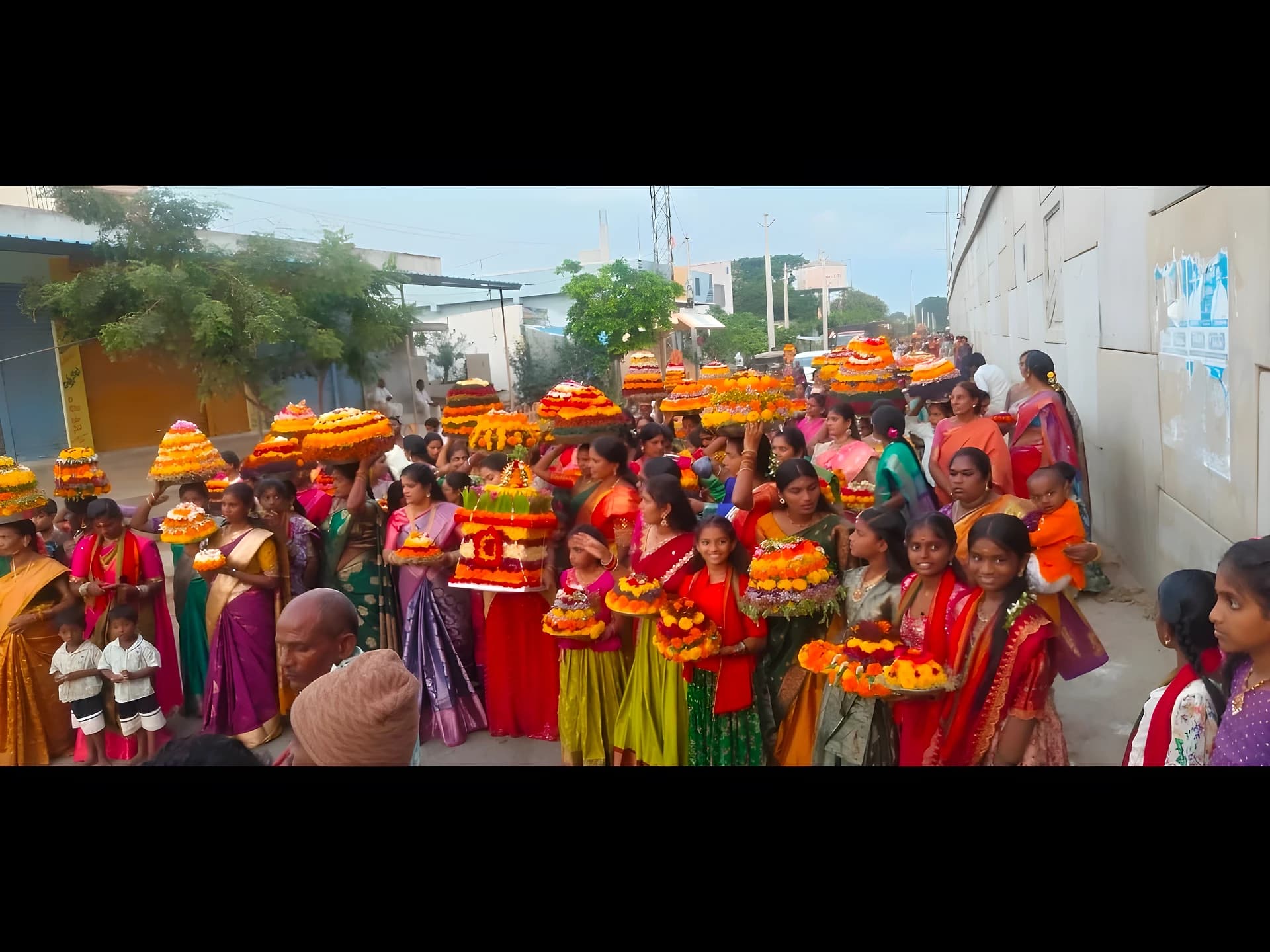 చందుపట్లలో సద్దుల బతుకమ్మ సంబరాలు