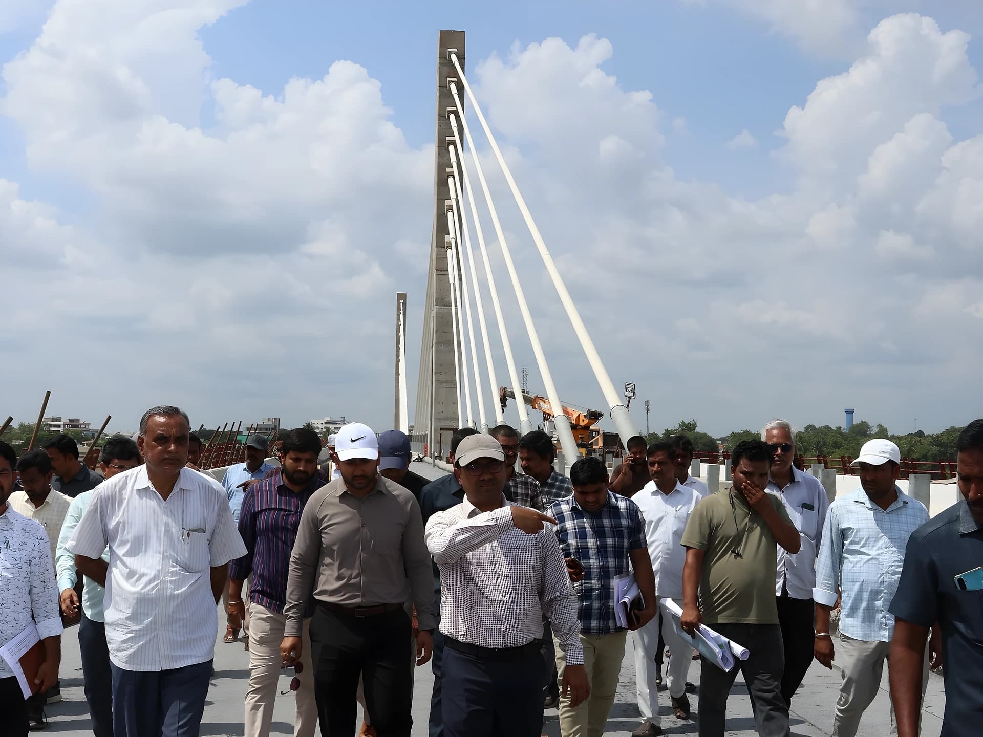 'గడువులోగా పనులు పూర్తి చేయాలి'
