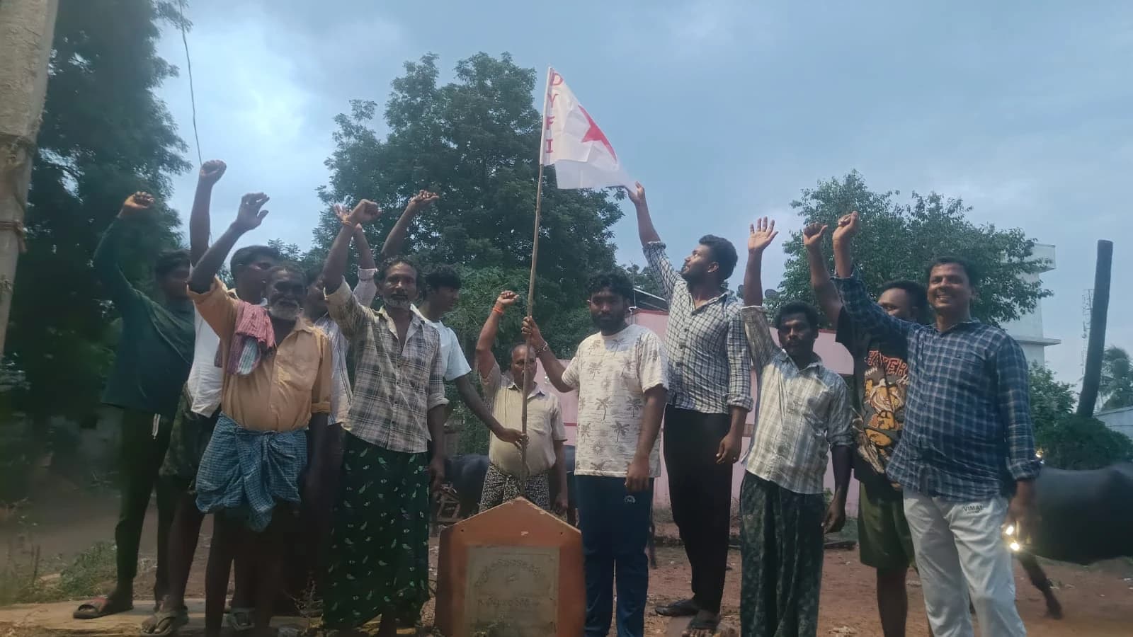 యువత రాజకీయ ప్రలోభాలకు దూరంగా ఉండాలి: డీవైఎఫ్ఐ