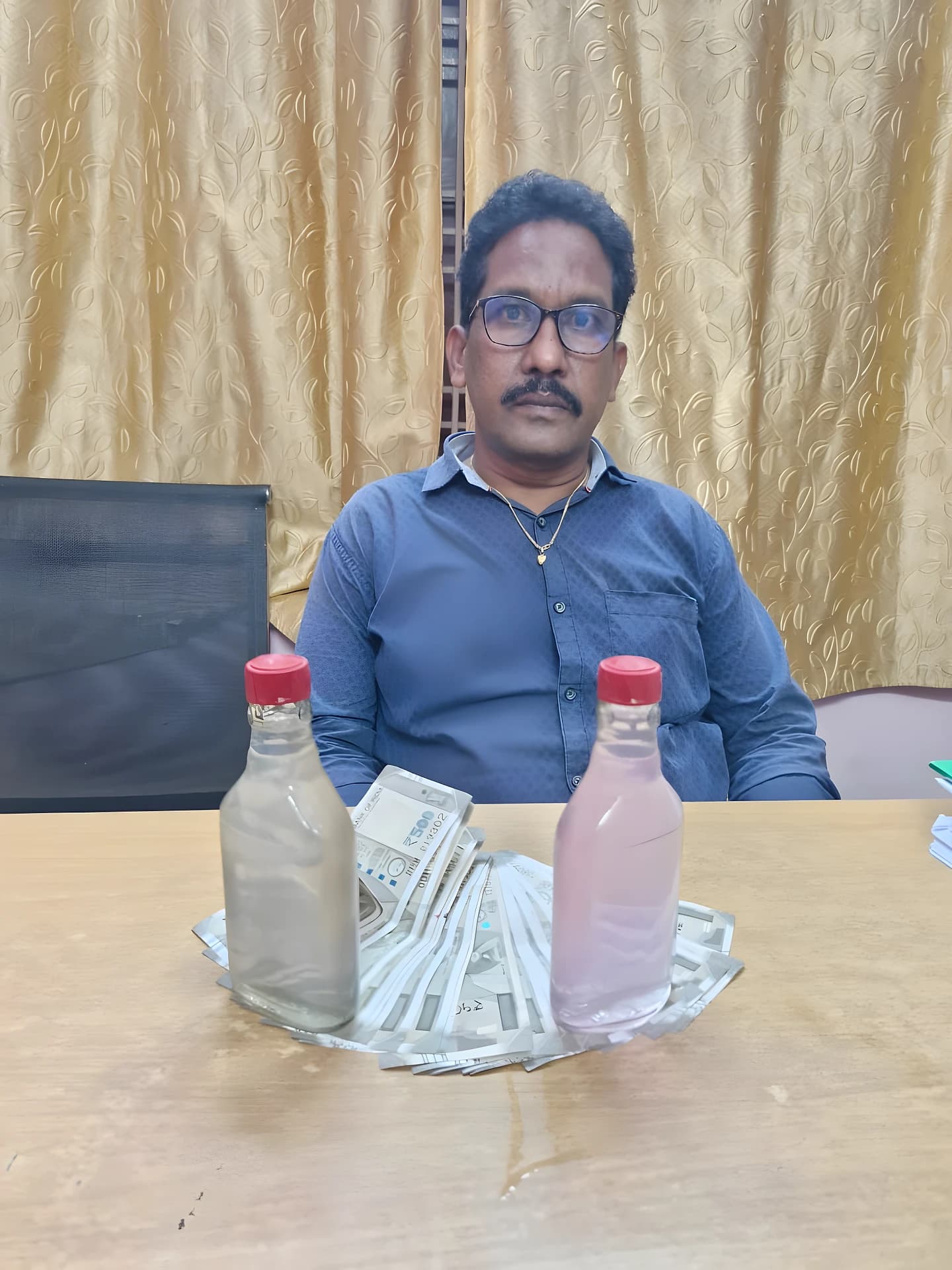 ఏసీబీ అధికారులకు పట్టుబడ్డ ర్యాలీ వీఆర్ఓ