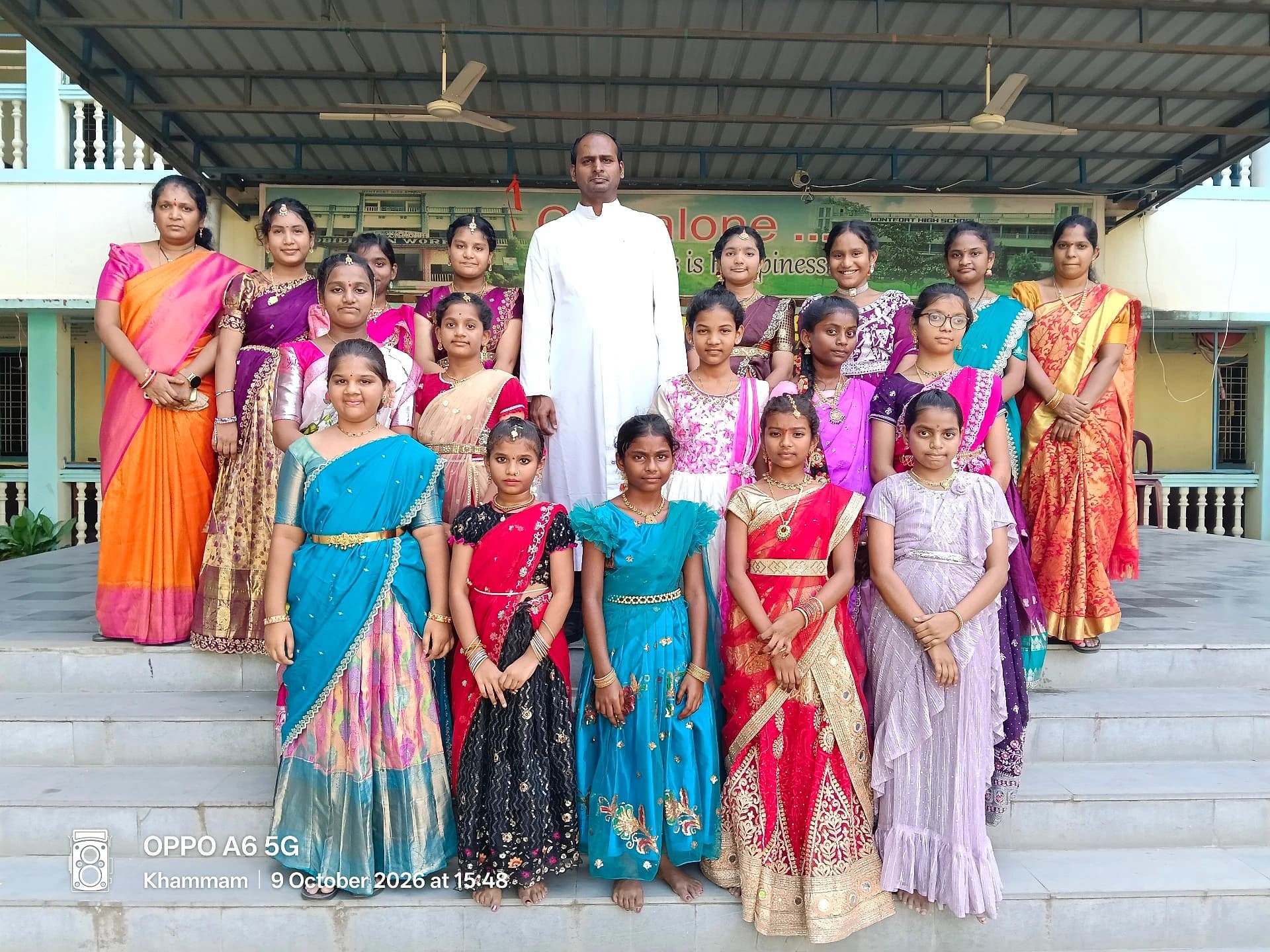 మాంట్ ఫోర్ట్ స్కూల్లో బతుకమ్మ సంబరాలు!