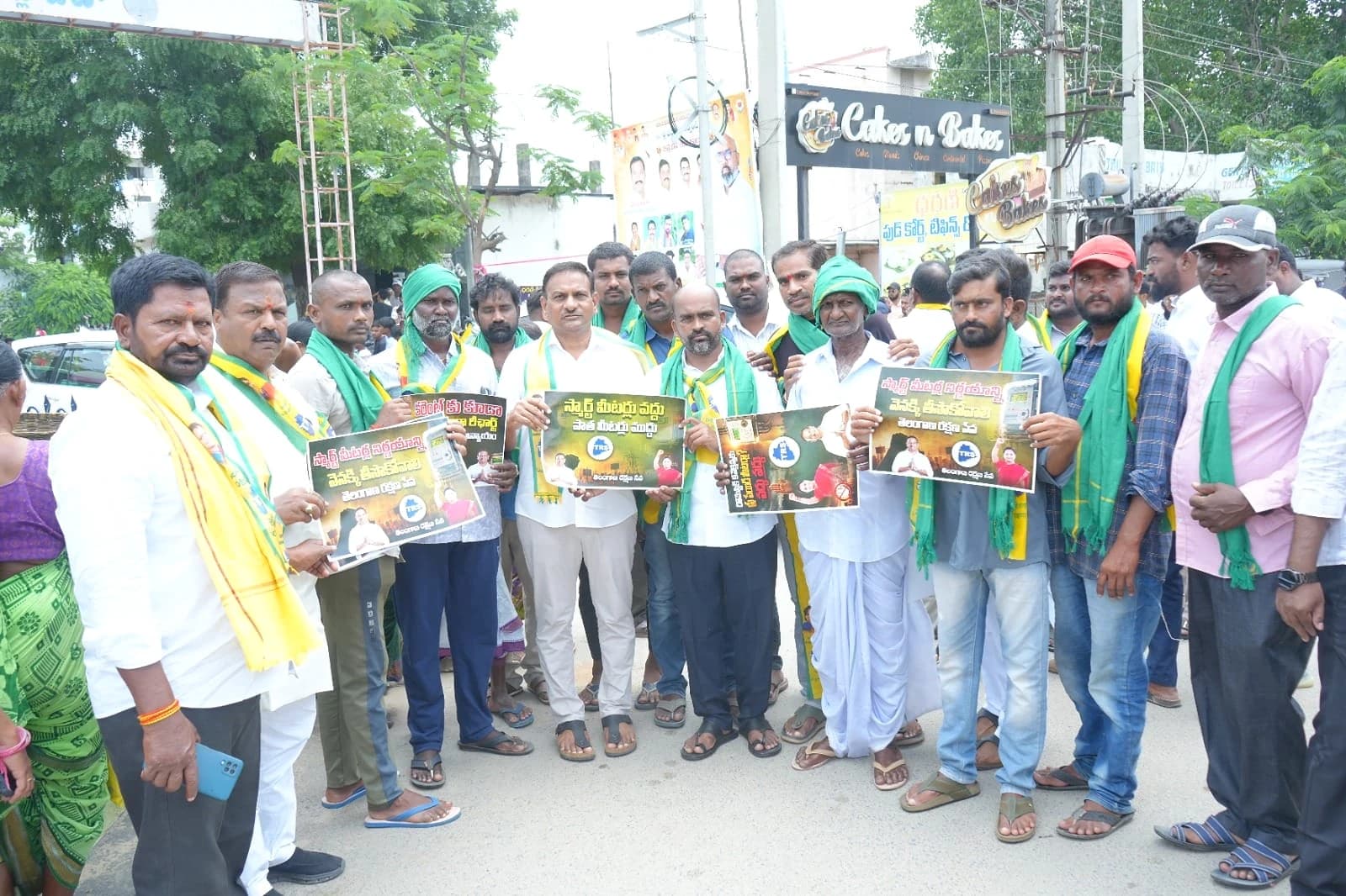 ప్రీపెయిడ్ కరెంట్.. కోరుట్లలో టీఆర్ఎస్ ధర్నా!