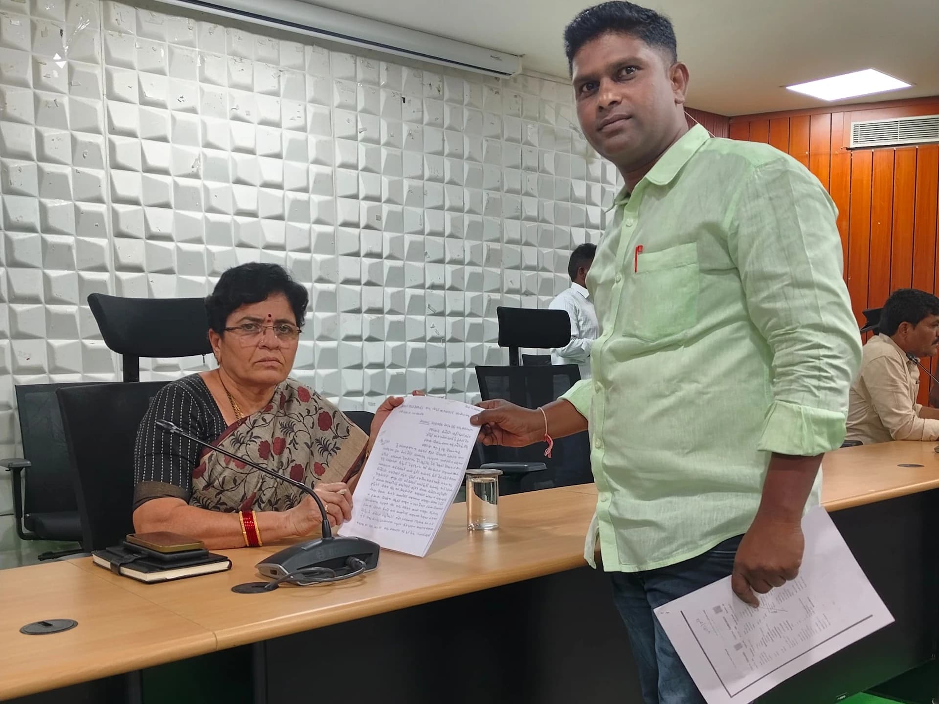 స్కూల్ చైర్మన్పై చర్యలు తీసుకోవాలని కలెక్టర్కి వినతి