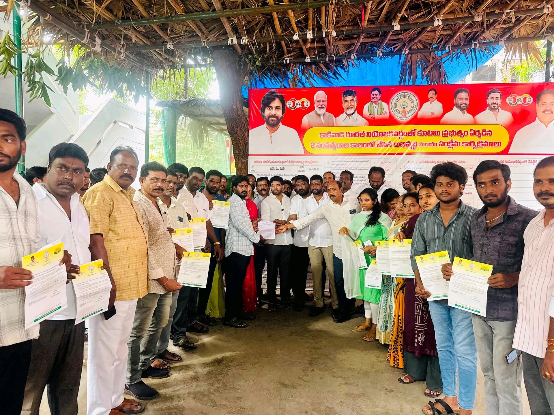 రూ.19.35 లక్షల సీఎంఆర్ఎఫ్ చెక్కులు పంపిణీ