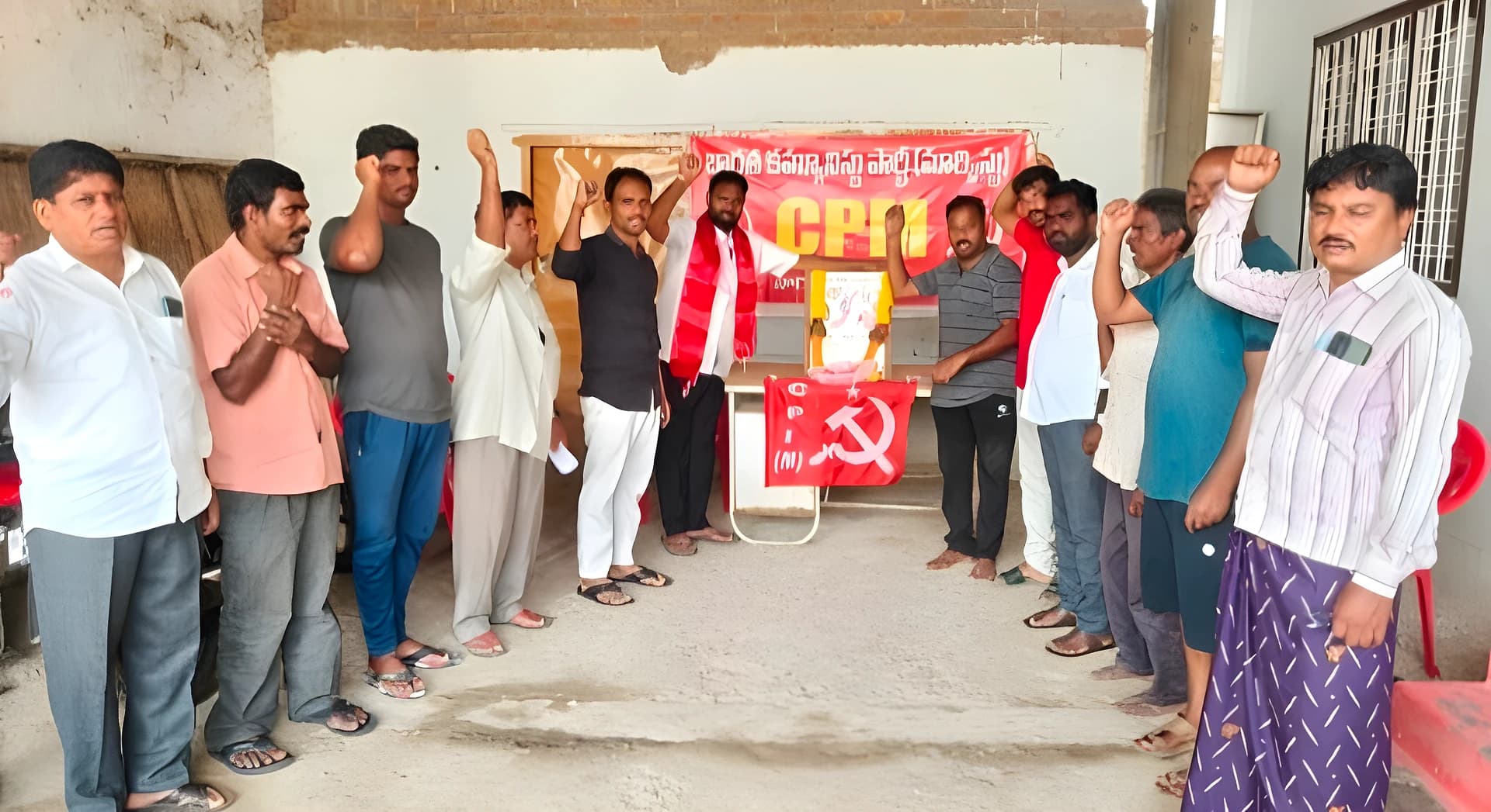 అమరవీరుల స్ఫూర్తితో పోరాటాలు కొనసాగిద్దాం