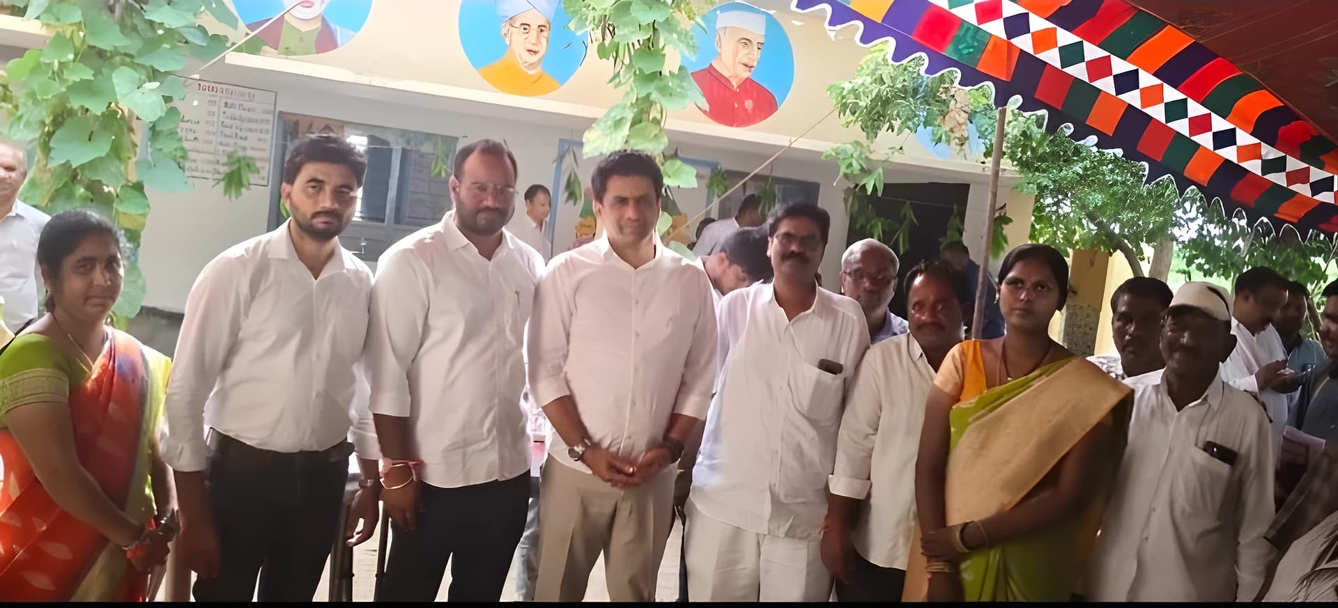 అదనపు తరగతి గదిని ప్రారంభించిన ఎమ్మెల్యే