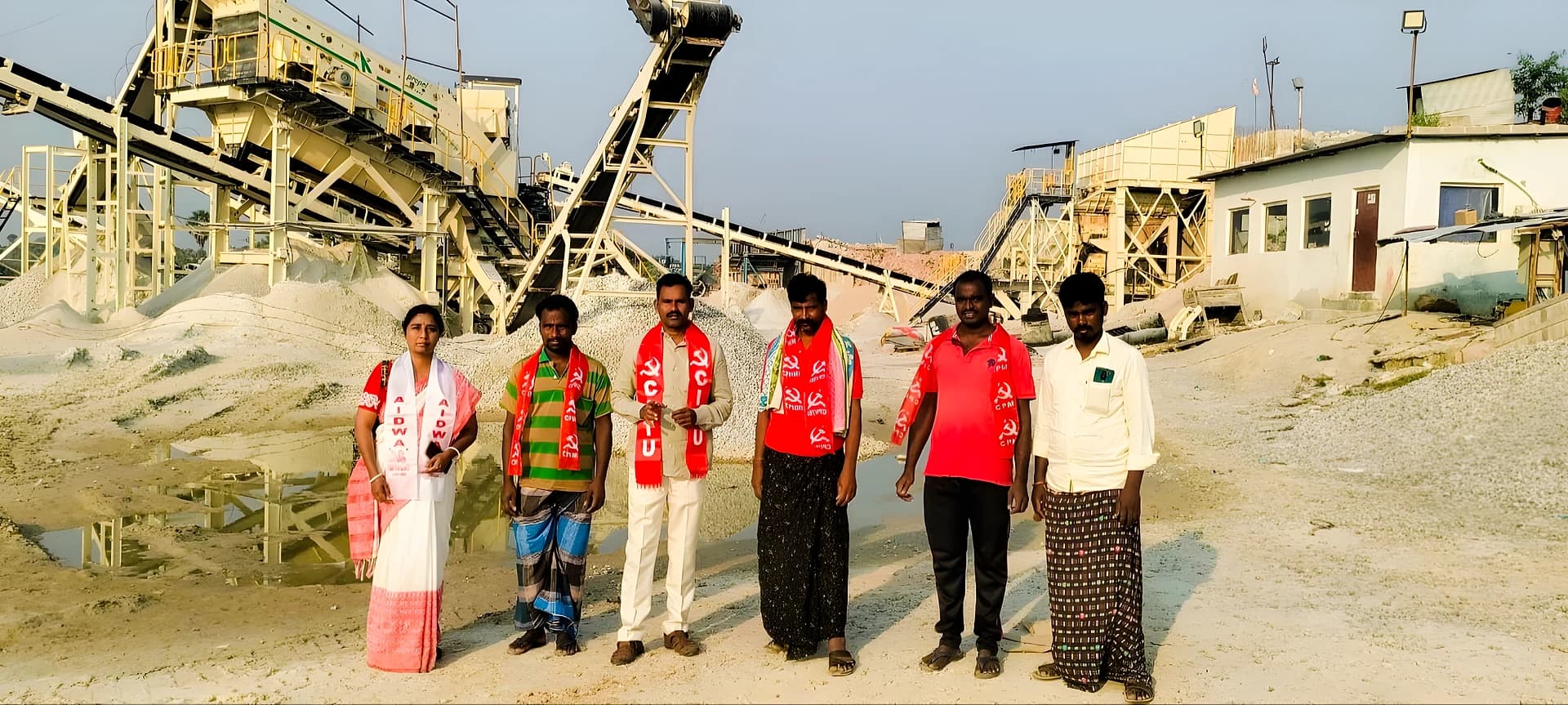 మైనింగ్ బ్లాస్ట్ వల్ల నష్టపోయిన రైతులను ఆదుకోవాలి
