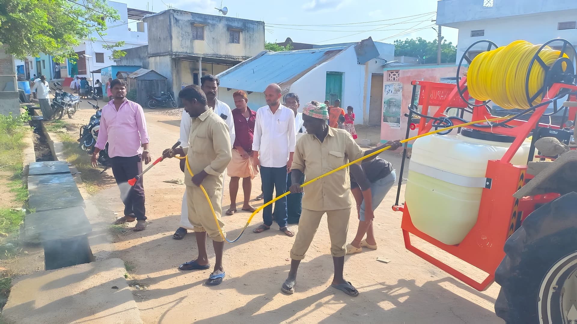 గోర్లఖాన్ దొడ్డిలో దోమలపై వార్! స్ప్రే మొదలు
