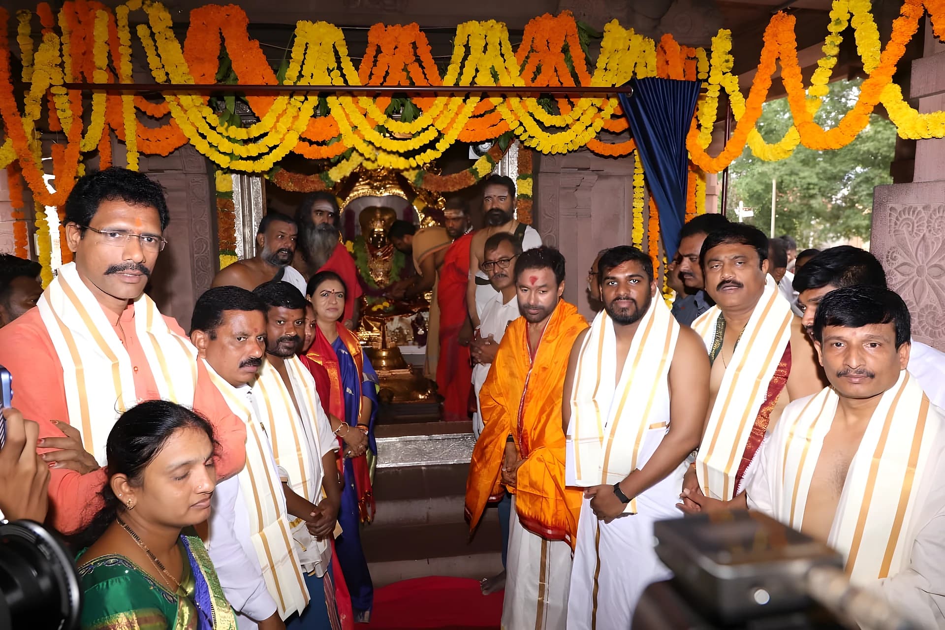 జోగులాంబ సన్నిధిలో కేంద్ర మంత్రి కిషన్ రెడ్డి