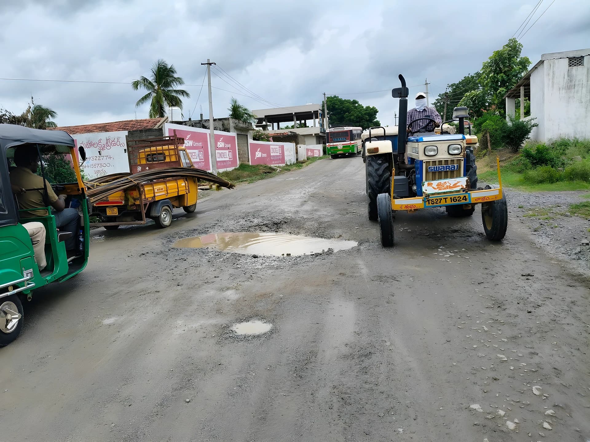ప్రమాదకరంగా అన్నారం లోలేవల్ వంతెన