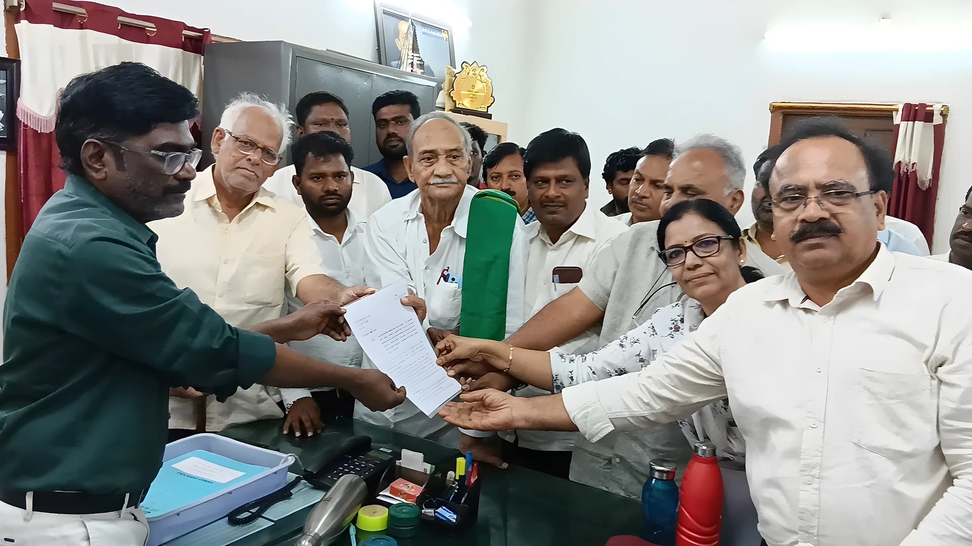 మంగంపేట బైరైటీస్ కొల్లగొడుతున్నారని నిజనిర్ధారణ కమిటీ ఆందోళన