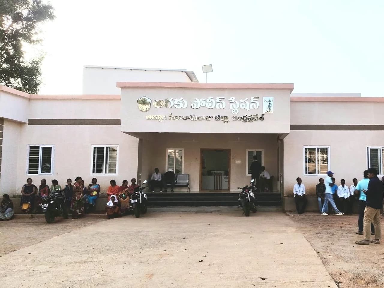 'పోలీస్స్టేషన్లో సిటిజన్ చార్ట్ పెట్టాలి'