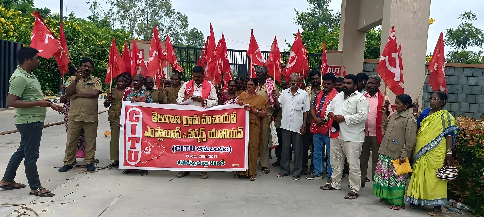 వనపర్తిలో భారీ ధర్నా