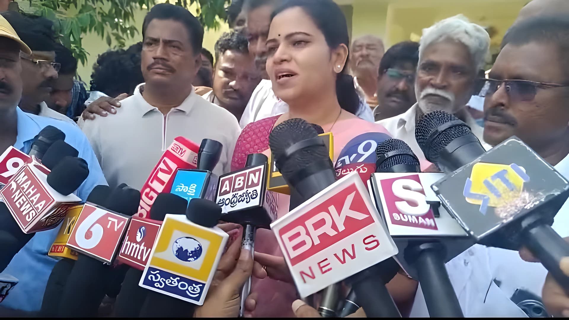 ప్రమాద బాధితులను ఆదుకోవాలి: విడదల రజిని