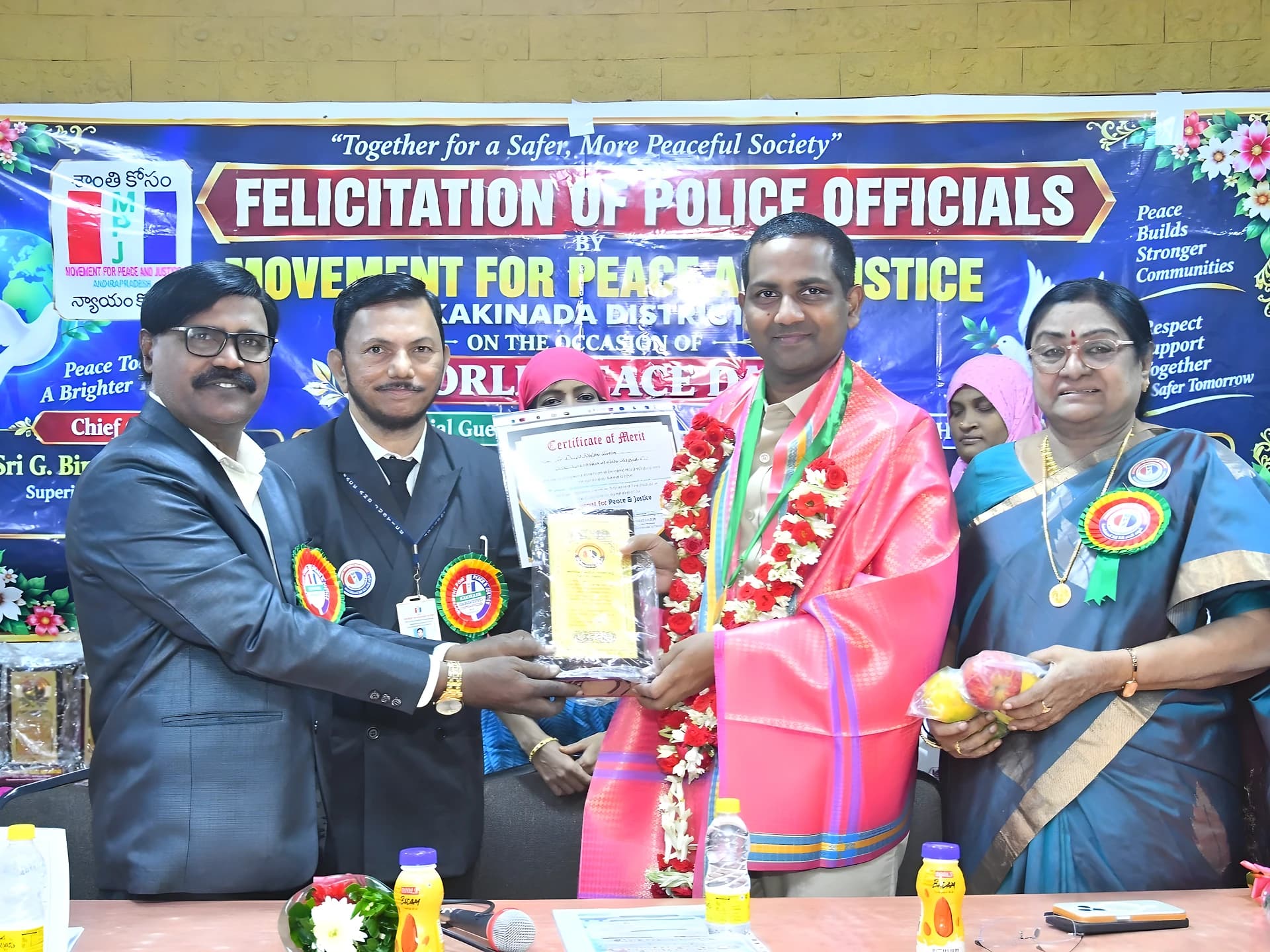 43 మంది పోలీసులకు సన్మానం