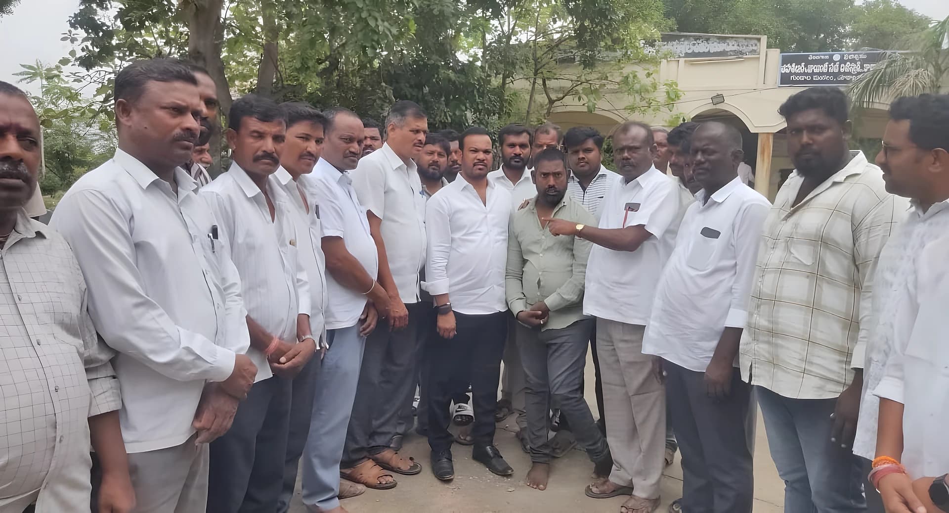 వికలాంగుడికి ఇల్లు నిర్మించి ఇస్తా: యాదగిరి గౌడ్