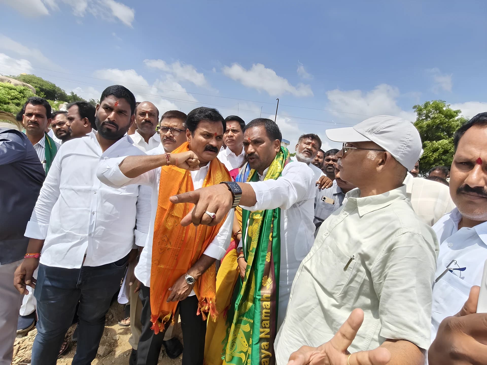 మిషన్ భగీరథ పనులను పరిశీలించిన ఎమ్మెల్యేలు