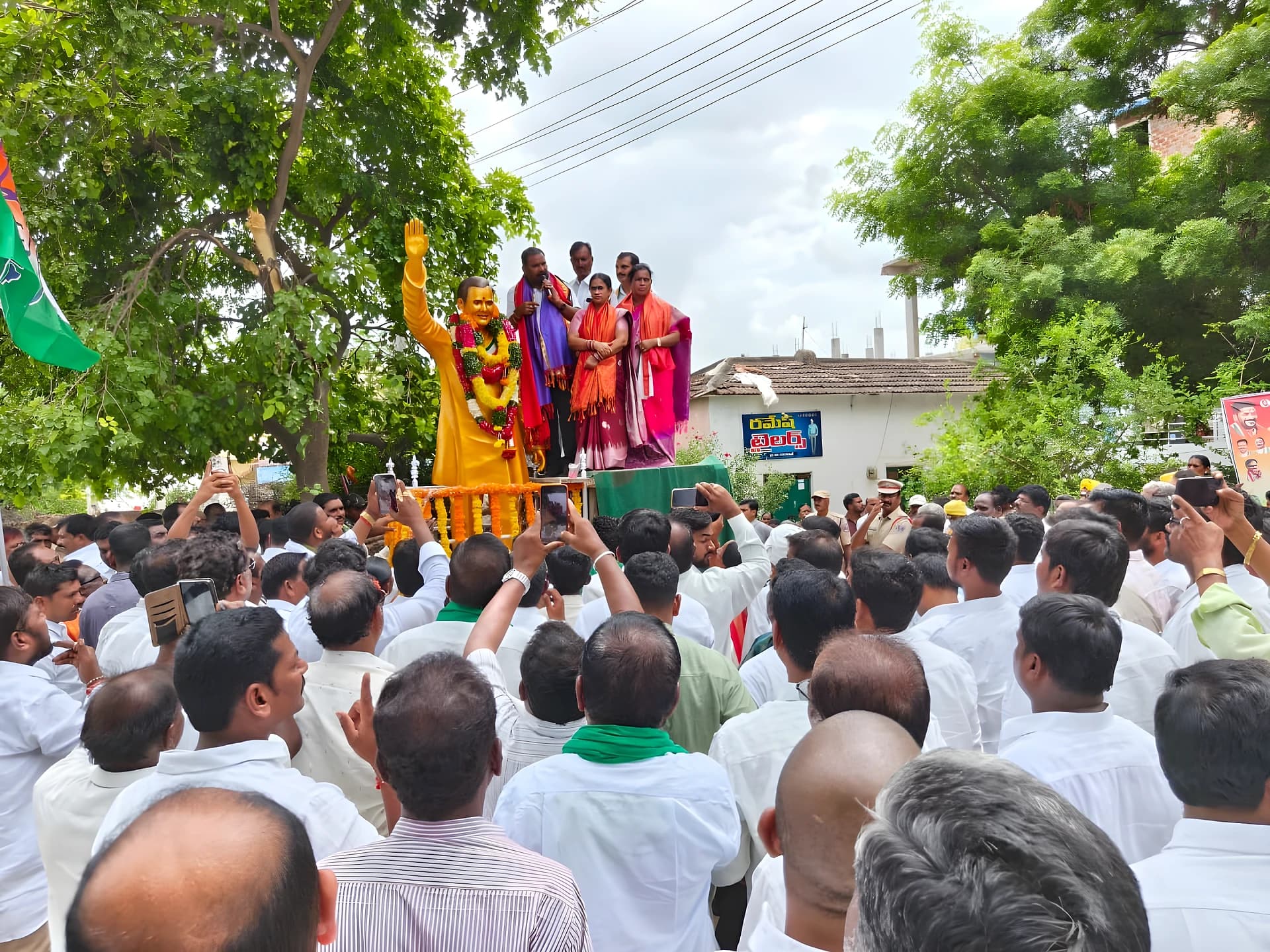 రాజీవ్ గాంధీ జయంతి..ఘన నివాళులు