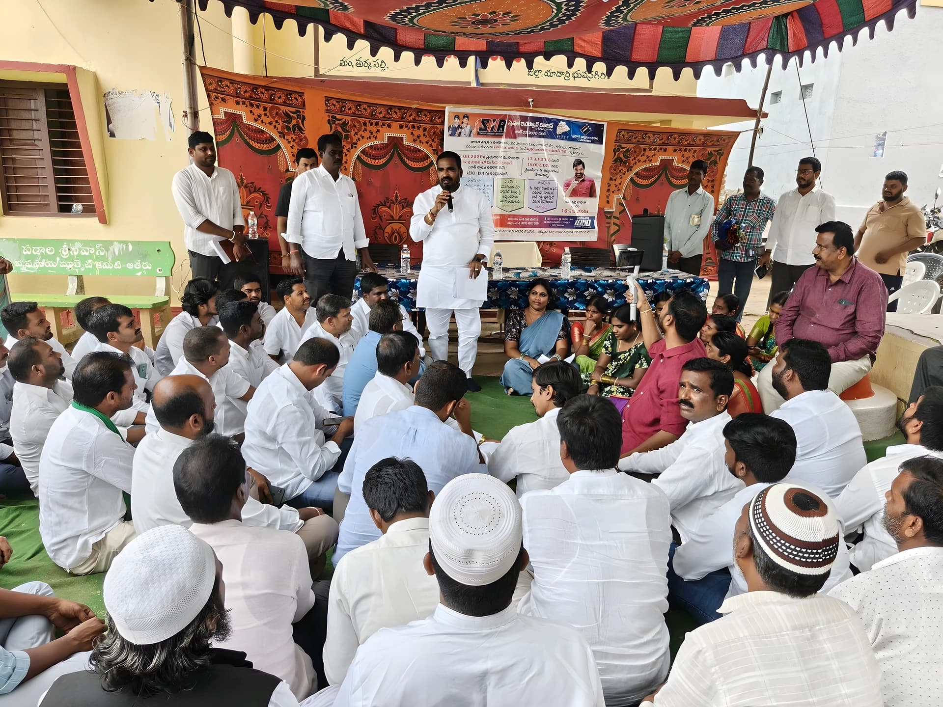 మాదాపూర్ గ్రామసభలో పాల్గొన్న ఎమ్మెల్యే