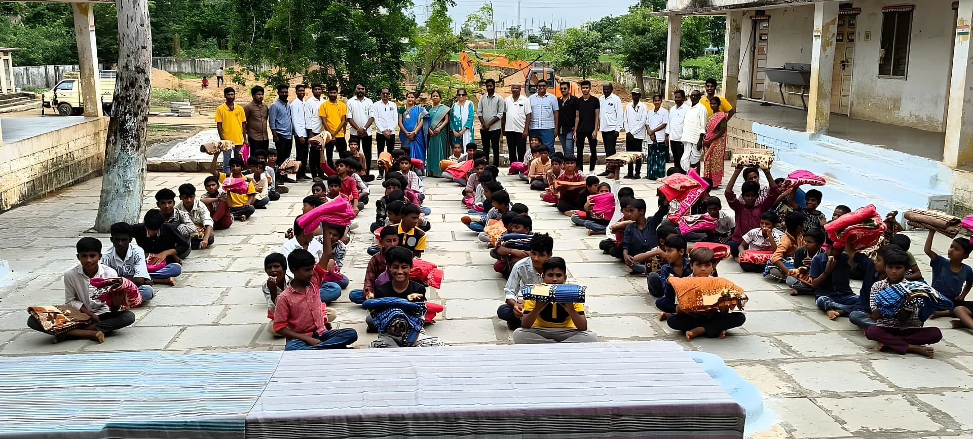 ఎస్సీ, ఎస్టీ హాస్టల్ బాలురకు బ్లాంకెట్ల పంపిణీ