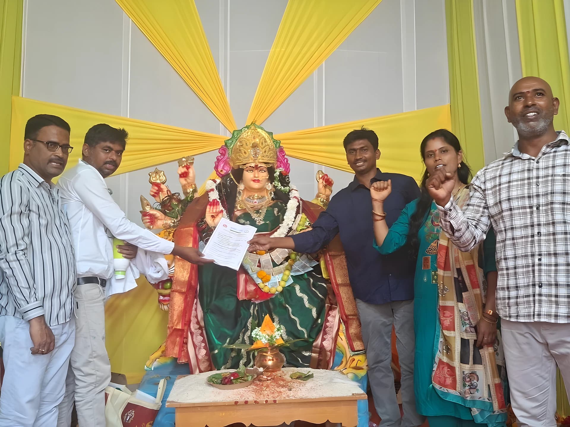 దుర్గామాత ముందు వేడుకోలు... NHM సమ్మె 8వ రోజు