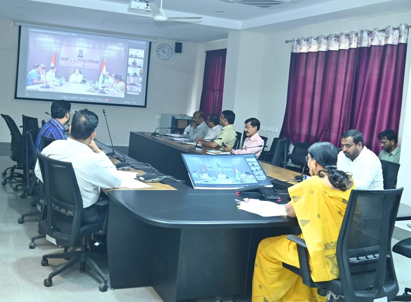 జగిత్యాలలో 1.5లక్షల ఓటర్లకు నోటీసులు!