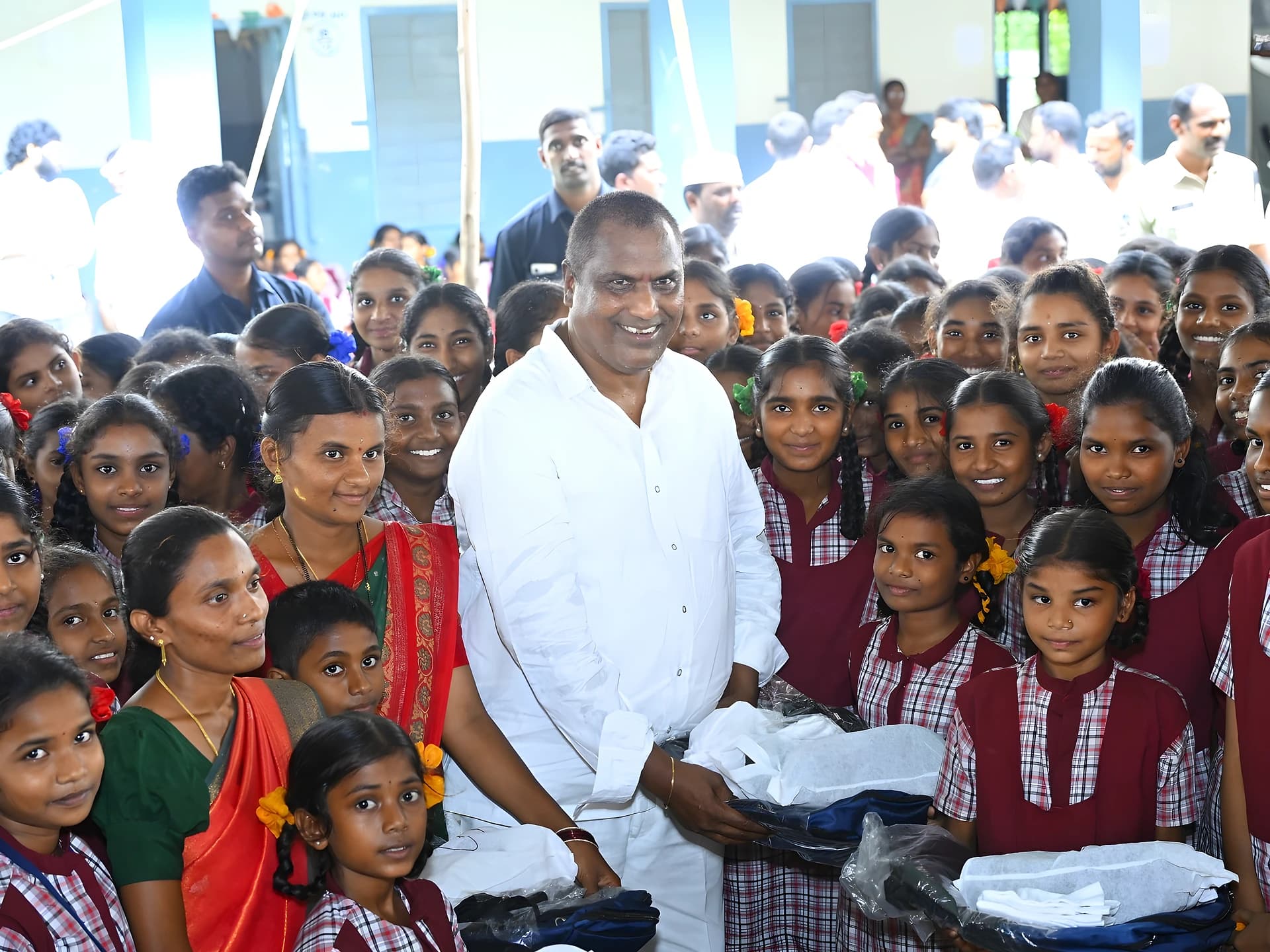 సంక్షేమ విద్యార్థులకు కార్పొరేట్ స్థాయి సౌకర్యాలు : మంత్రి