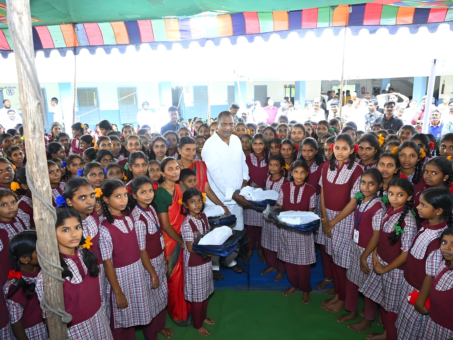 సంక్షేమ విద్యార్థులకు కార్పొరేట్ స్థాయి సౌకర్యాలు : మంత్రి