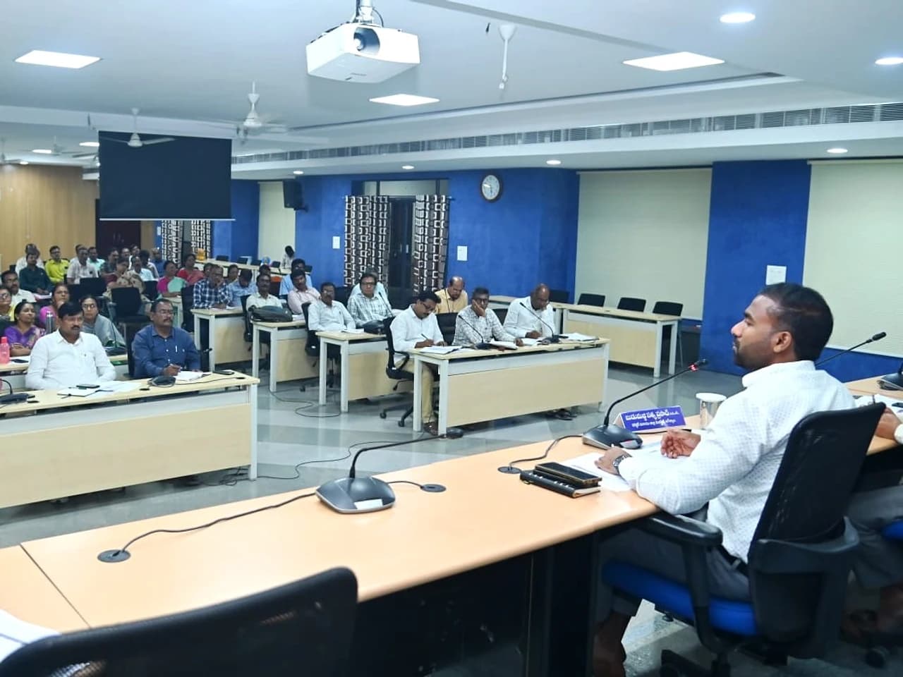 స్కూళ్లలో విద్యార్థుల స్కిల్స్ పెంచాలి: కలెక్టర్