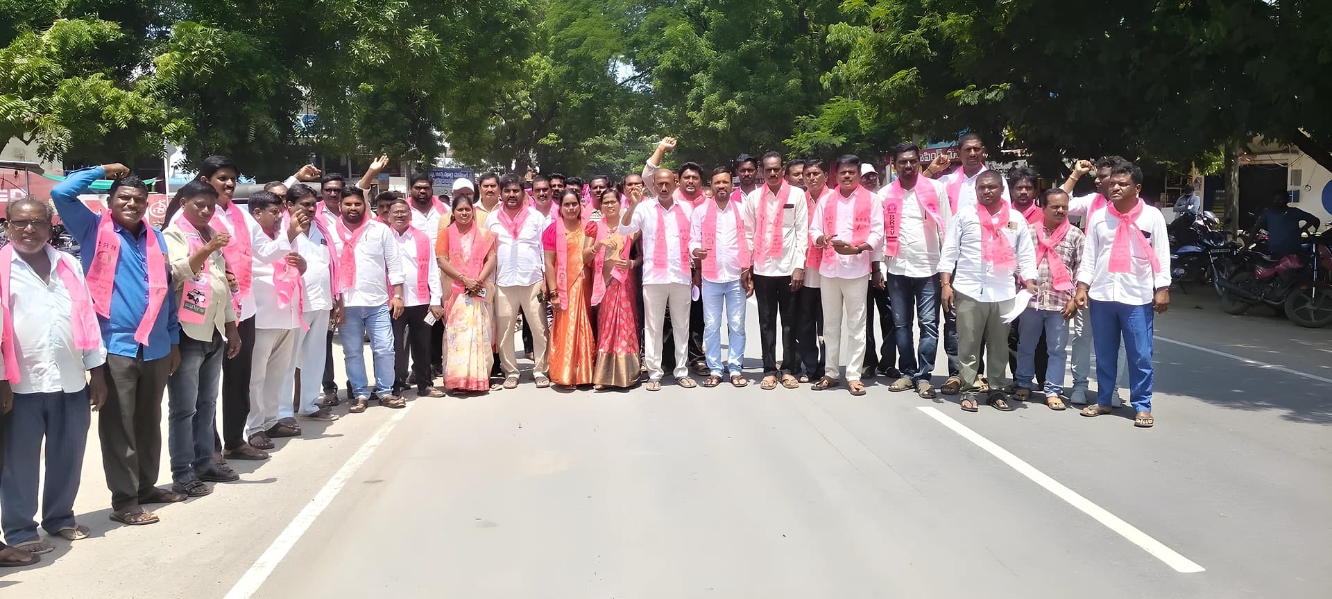 హామీలు నెరవేర్చాలంటూ BRS ప్రొటెస్ట్