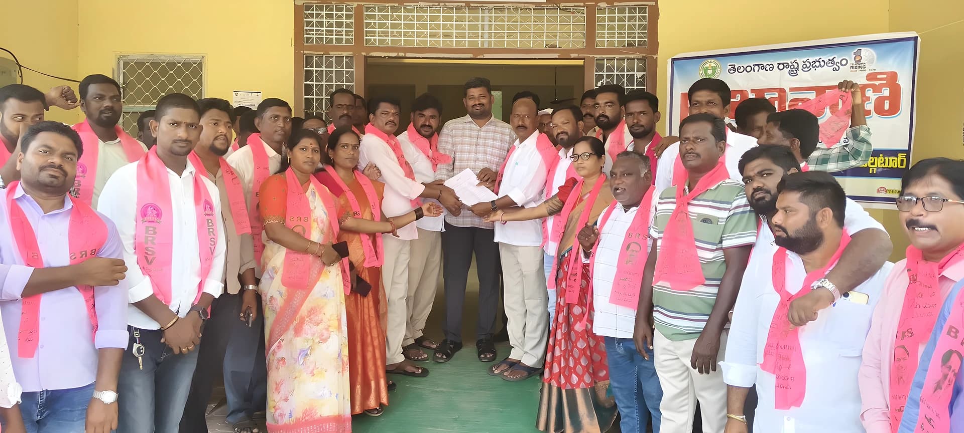 హామీలు నెరవేర్చాలంటూ BRS ప్రొటెస్ట్