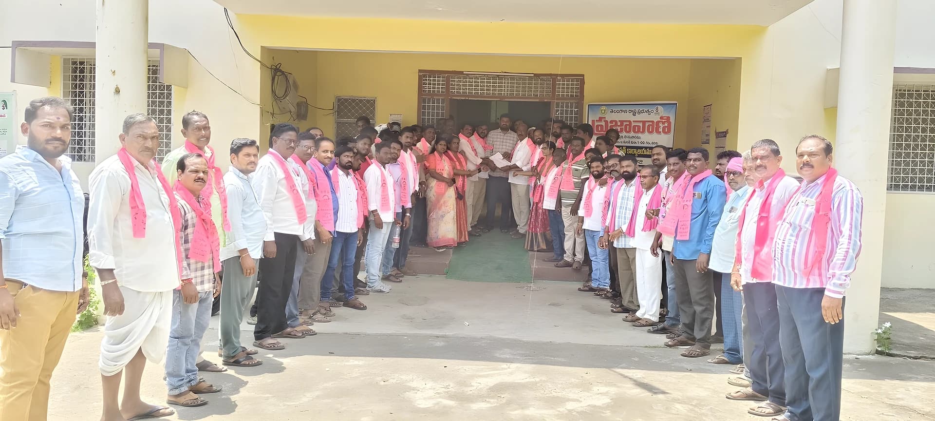 హామీలు నెరవేర్చాలంటూ BRS ప్రొటెస్ట్