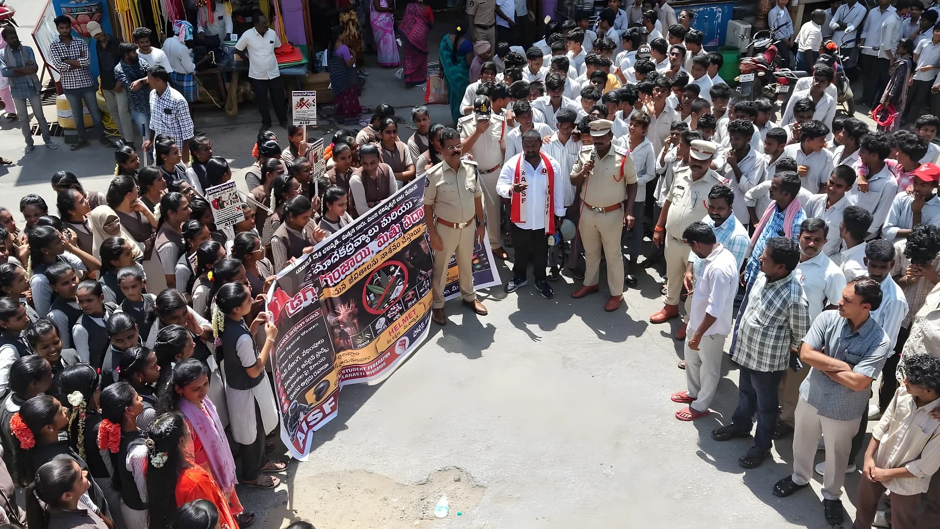 మత్తు పదార్థాలకు దూరంగా ఉండాలి