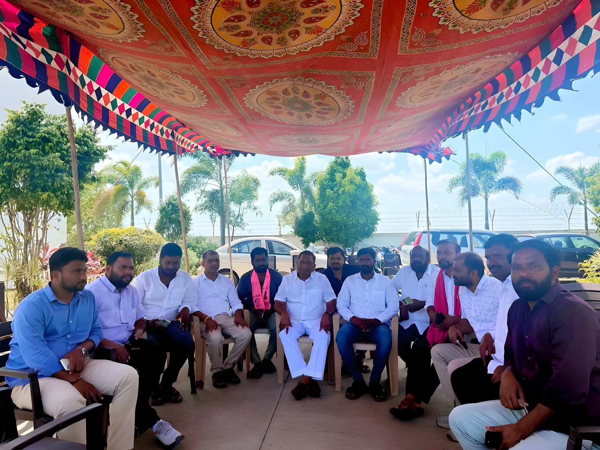 సిద్దిపేట వద్ద కొప్పుల ఈశ్వర్ను అడ్డుకున్న పోలీసులు