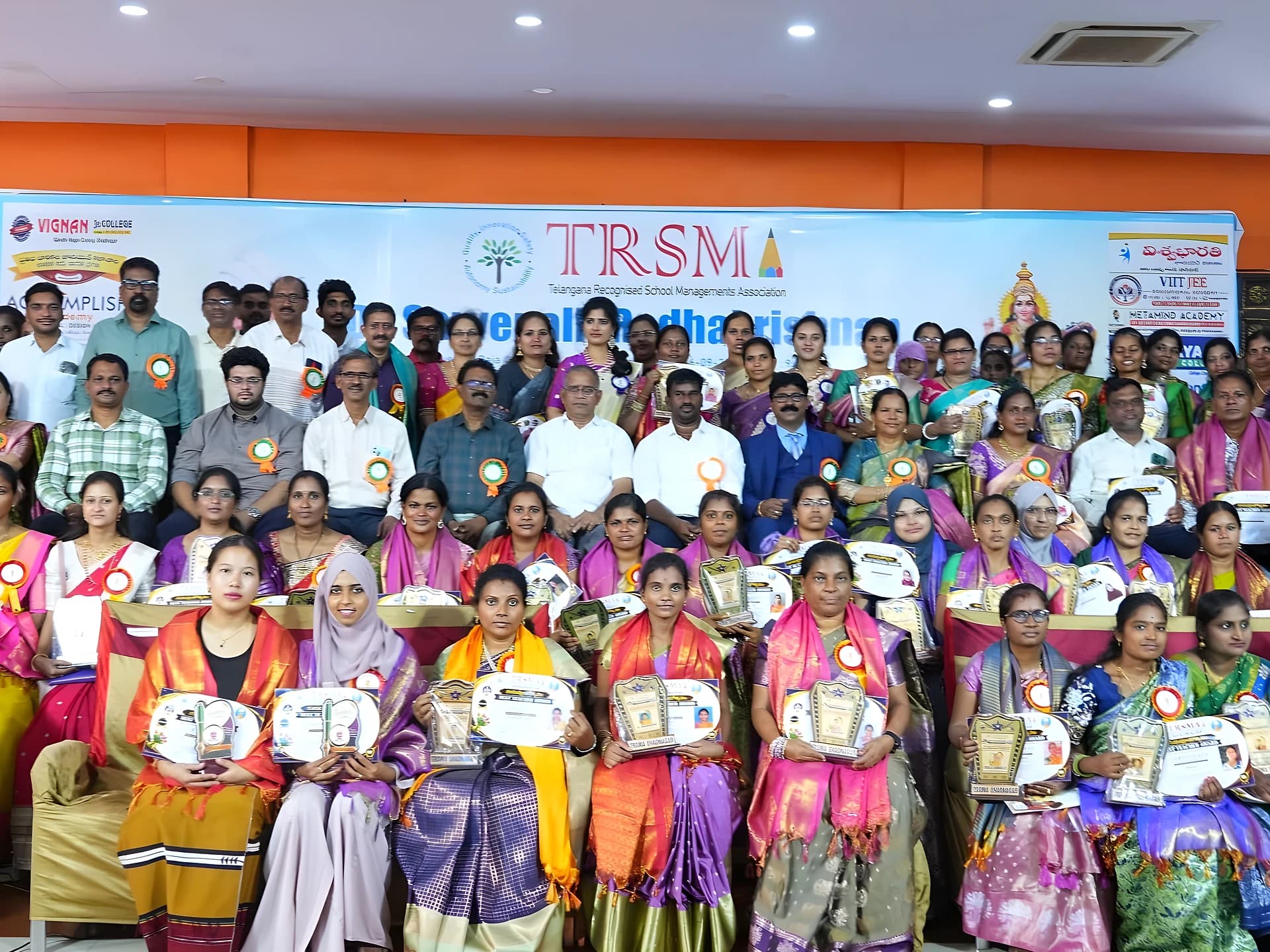 విద్యార్థుల జీవితాల్లో గురువుల పాత్ర కీలకం