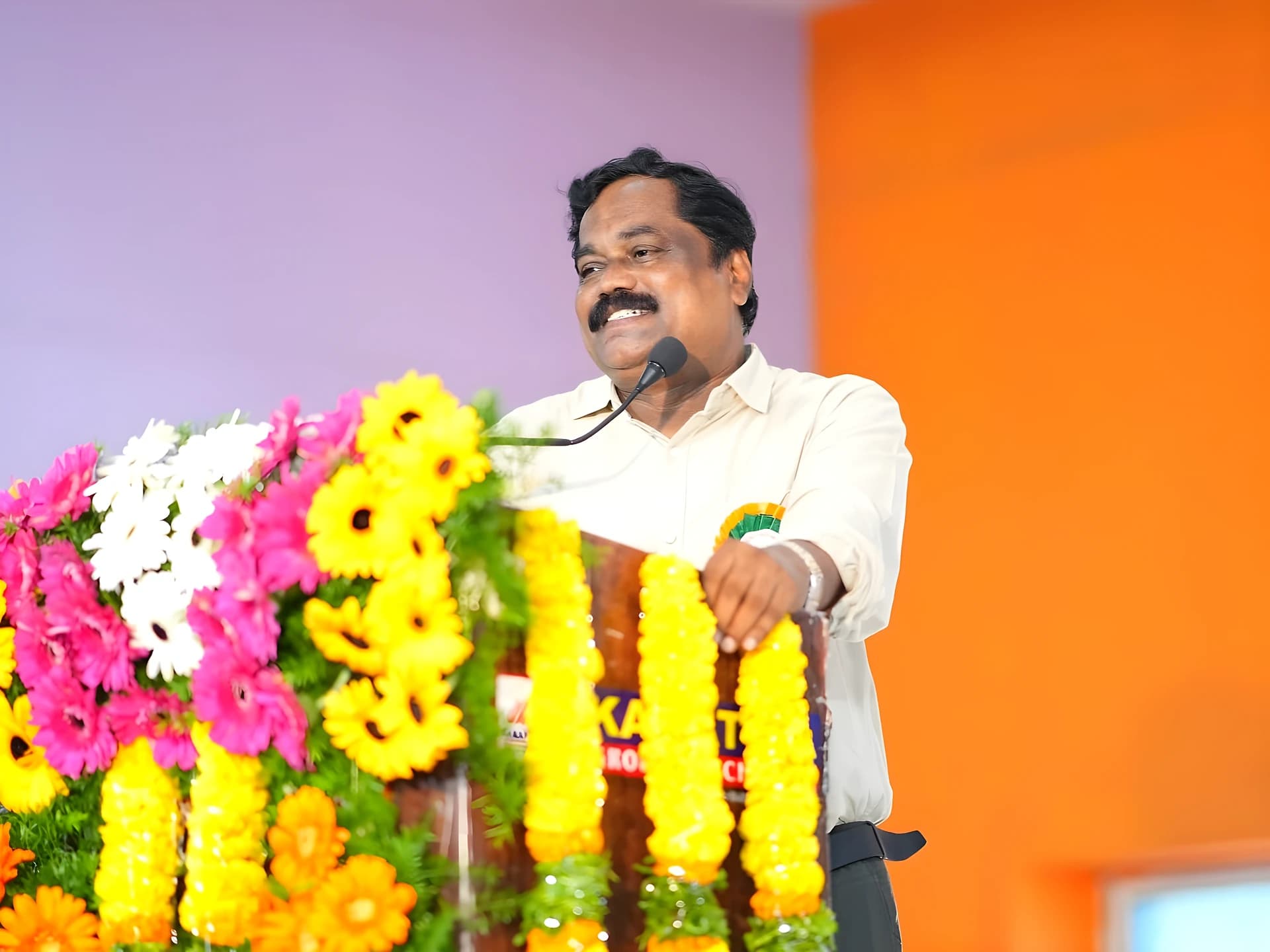 విద్యార్థుల జీవితాల్లో గురువుల పాత్ర కీలకం