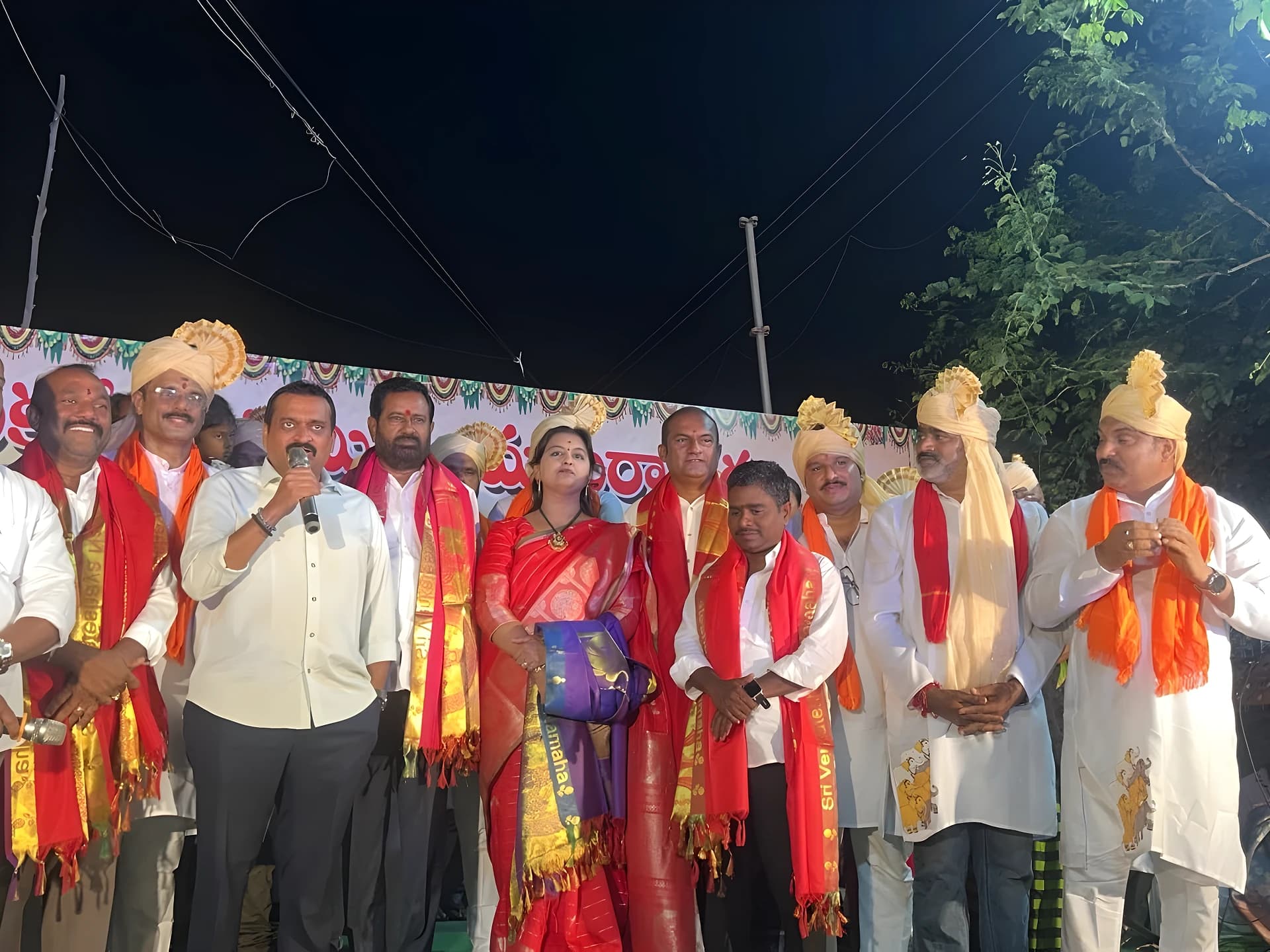 లడ్డూ వేలం.. రూ.11 లక్షలు!