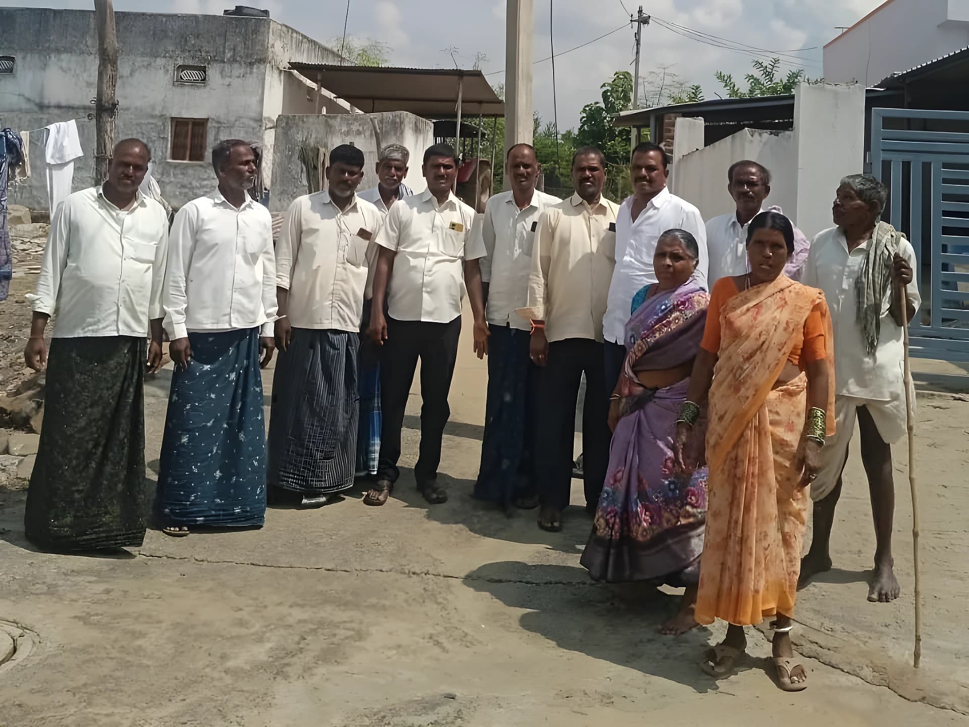 విజయదశమి వేళ LED లైట్ల ఏర్పాట్లు