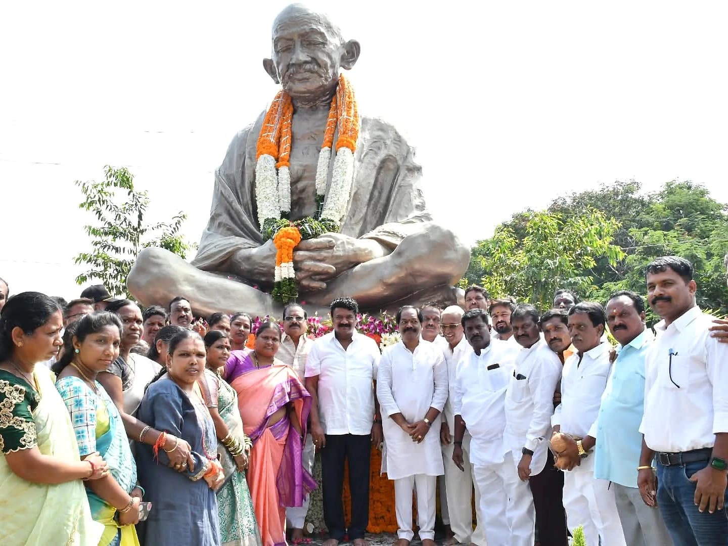 గాంధీ జీవితం అందరికీ ఆదర్శం: తలసాని