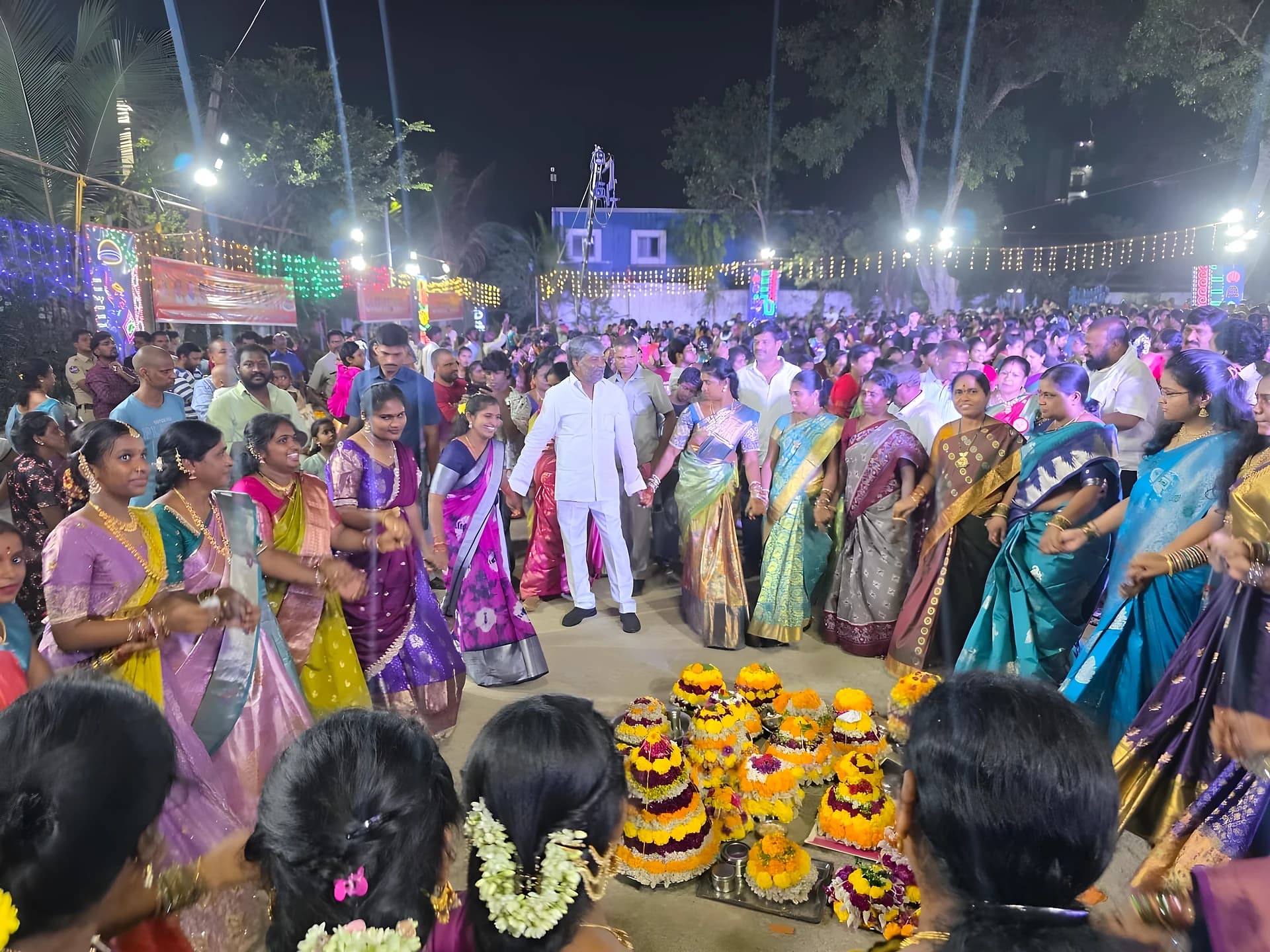 ఘనంగా సద్దుల బతుకమ్మ సంబరాలు