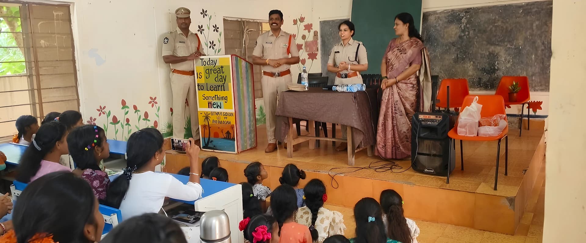 విద్యార్థినుల భద్రతపై దృష్టి సారించాలి: DSP