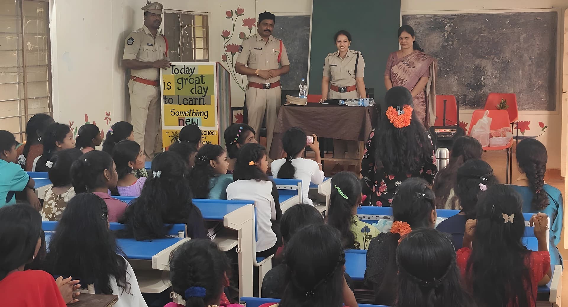 విద్యార్థినుల భద్రతపై దృష్టి సారించాలి: DSP