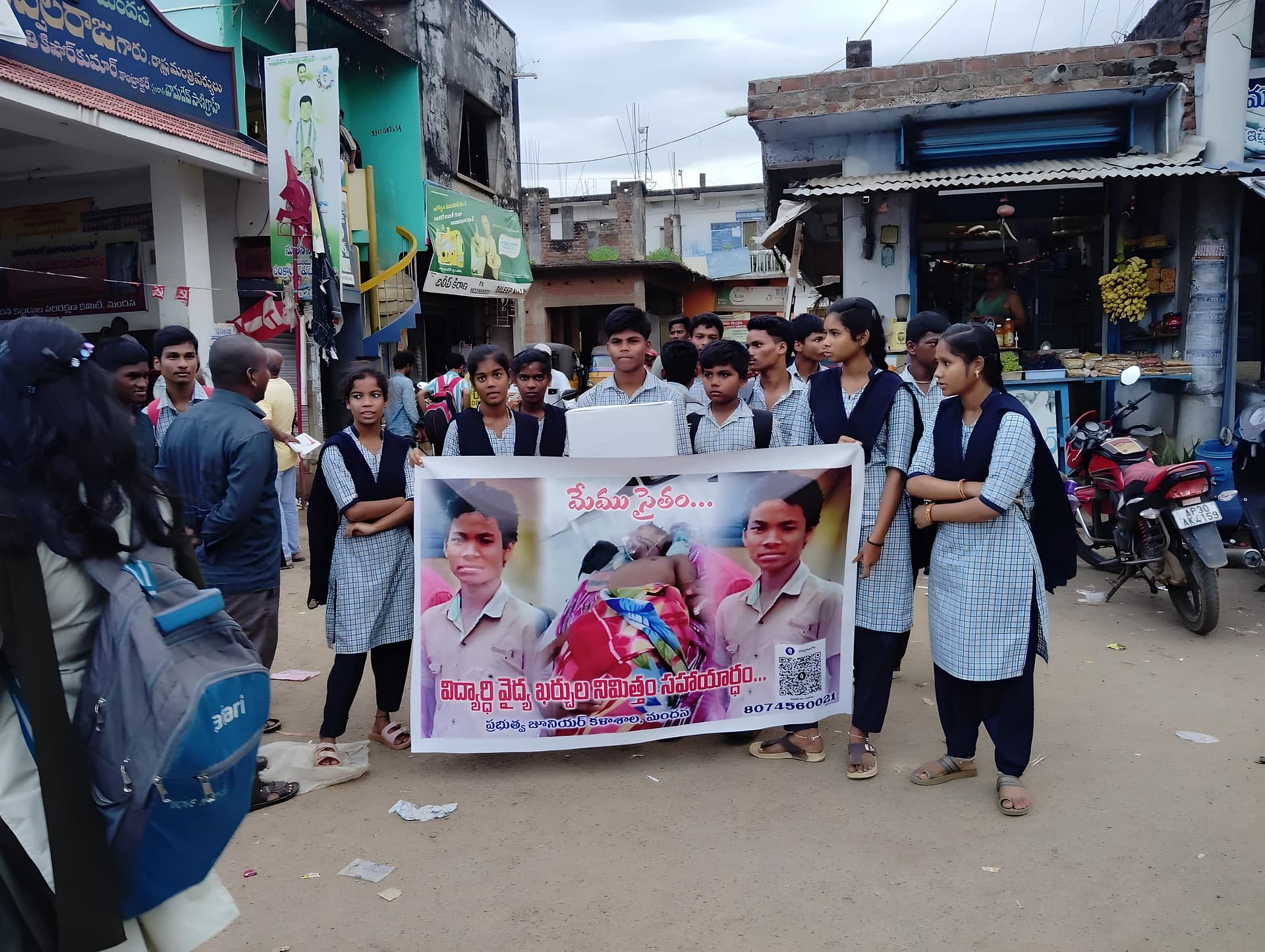 బ్లడ్ క్యాన్సర్తో విద్యాకుసుమం..కదిలిన విద్యార్థిలోకం