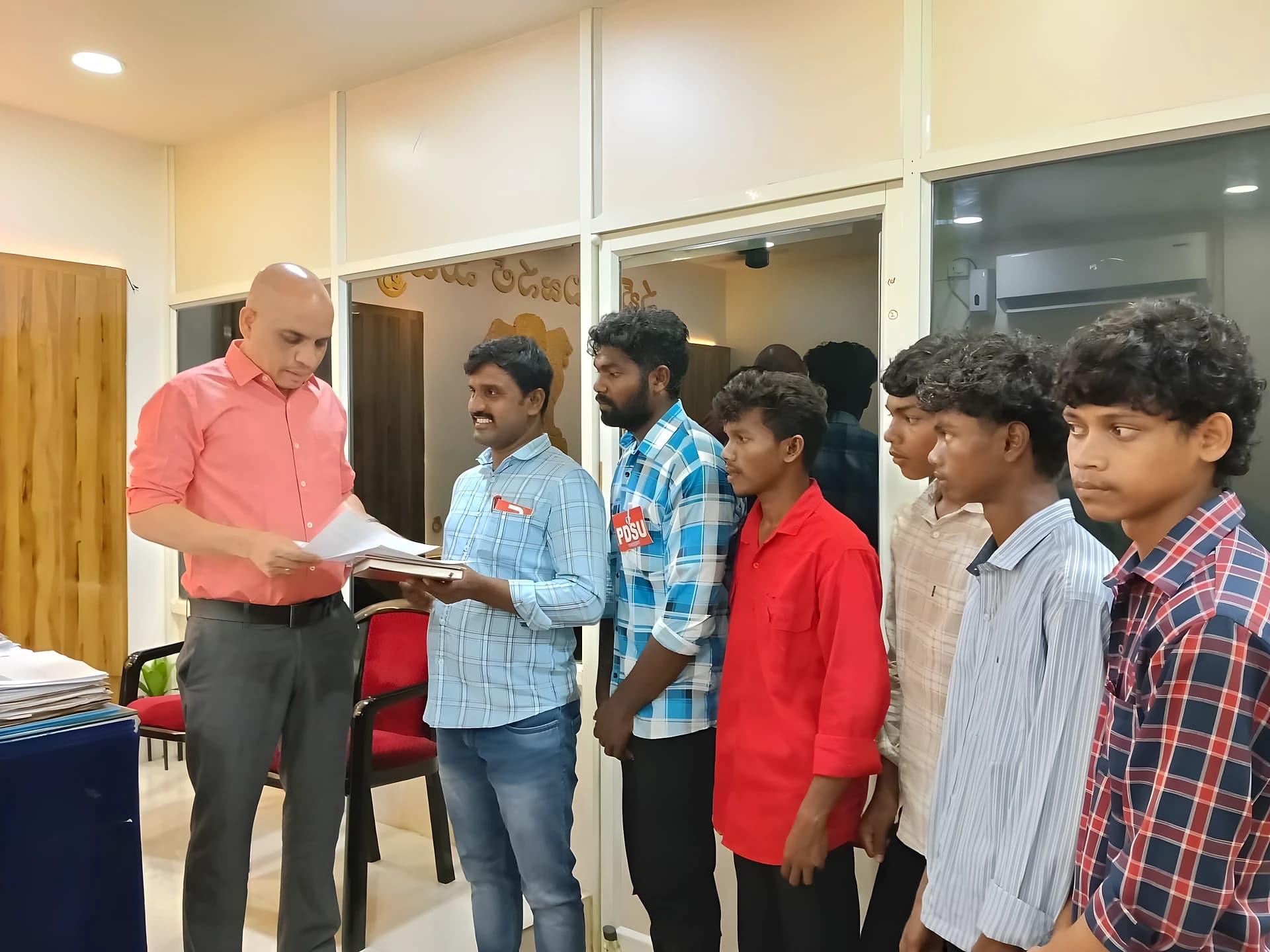 హాస్టల్ విద్యార్థుల మెస్ చార్జీలు పెంచాలి
