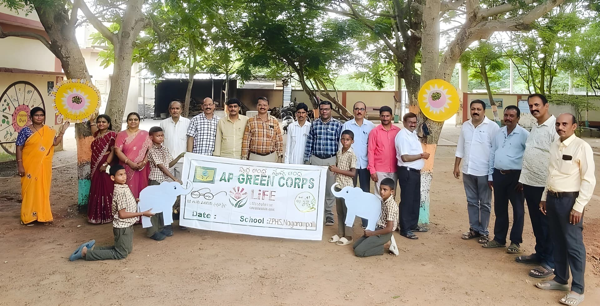 ఆకట్టుకున్న వృక్ష రక్షాబంధన్