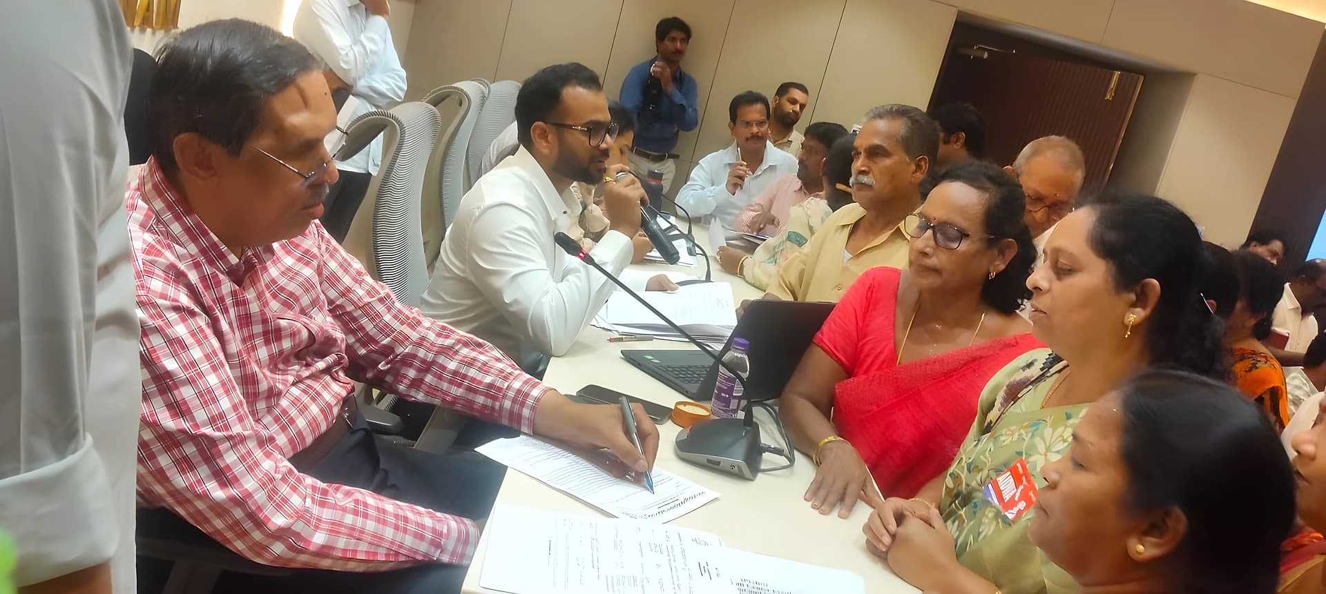 నిత్యావసర ధరలపై ఐద్వా ధర్నా